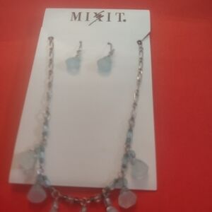 Nwt mi it women's fashion necklace and earrings set